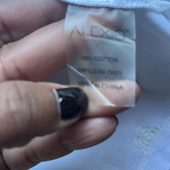 Alexis white embroiled top size large - Picture 6 of 10